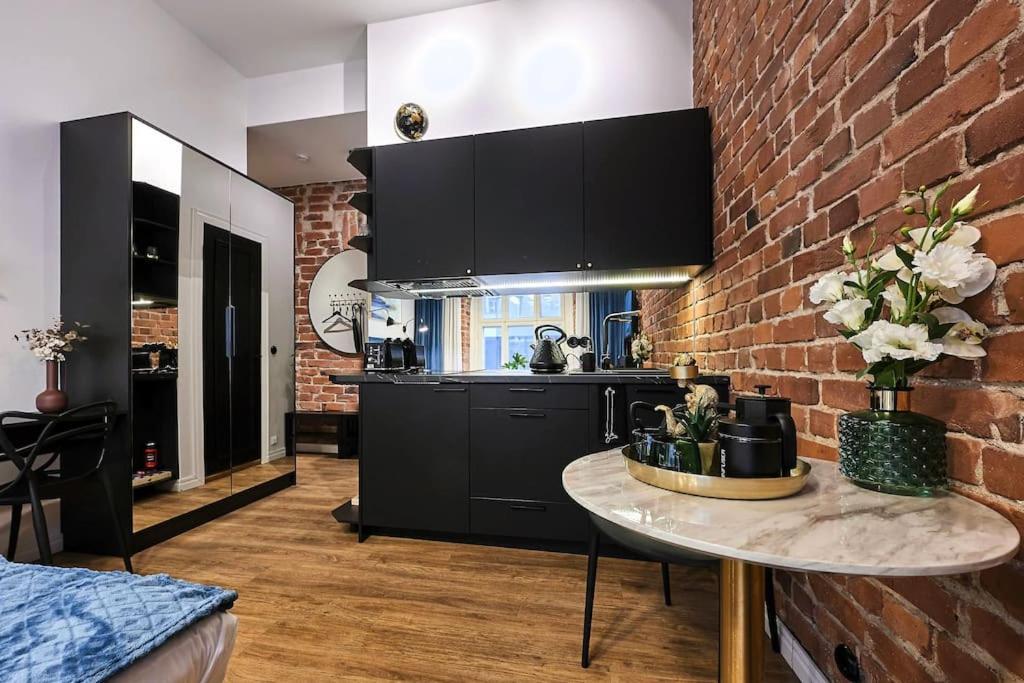 Urban-Glam City Centre Studio With A Gym And Terrace Талин Екстериор снимка