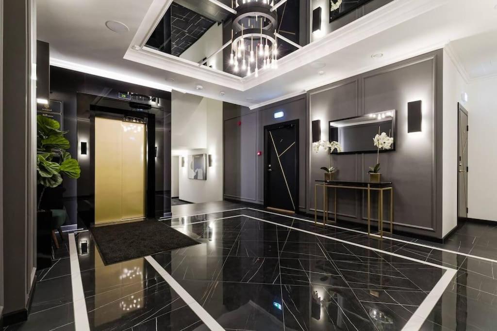 Urban-Glam City Centre Studio With A Gym And Terrace Талин Екстериор снимка